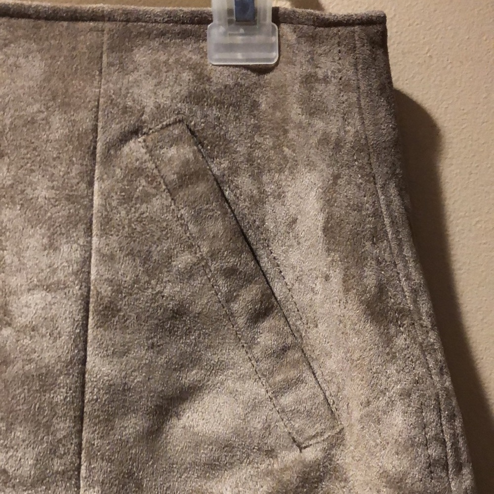 Blank NYC tan soft faux suede mini skirt - Picture 4 of 12